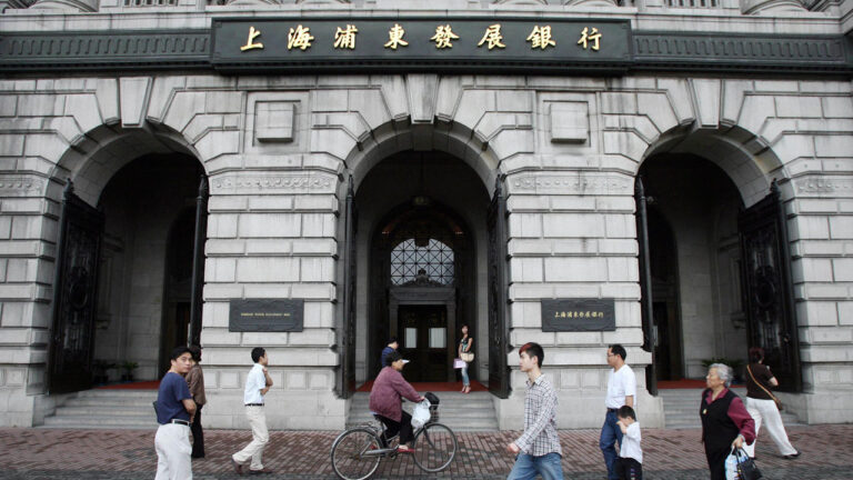 上海浦發銀行大降薪 員工抗議無果