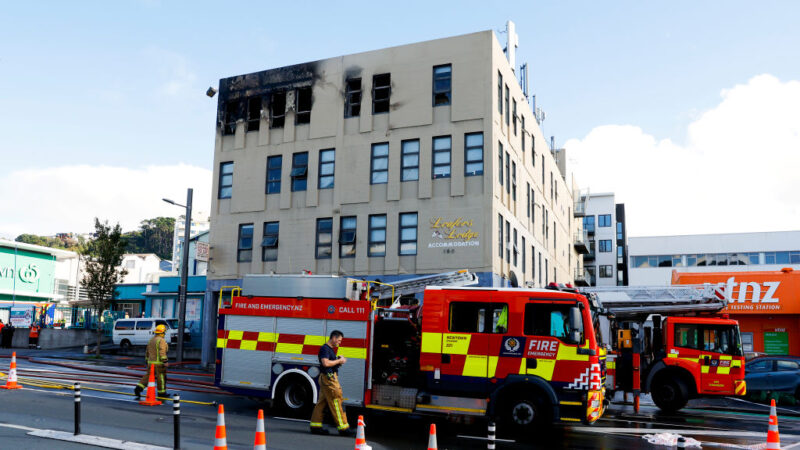 暗夜大火 新西蘭旅館至少6死 房客憶驚險跳窗保命