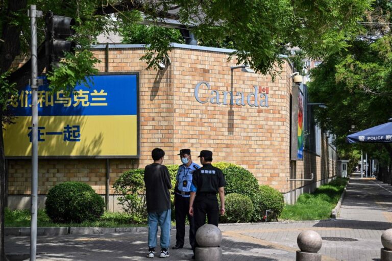 中共禁外國使館張貼挺烏克蘭標語 遭抵制