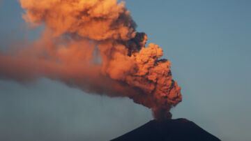 距墨西哥城僅45英裡 波波火山威脅2200萬人