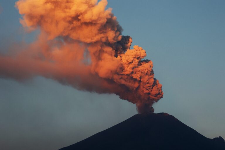 距墨西哥城僅45英里 波波火山威脅2200萬人