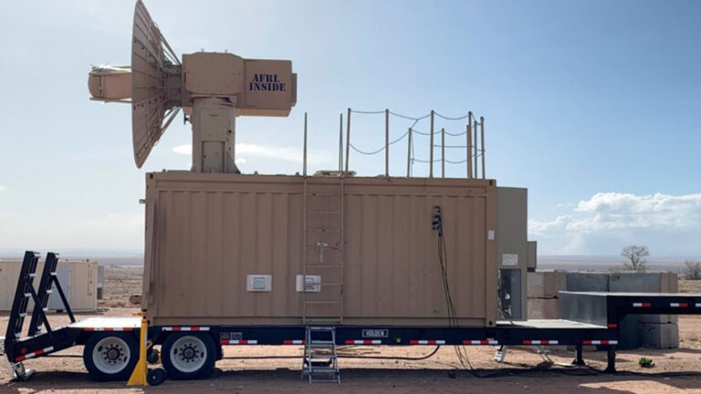 無人機群遇對手 美軍高功率微波武器測試成功