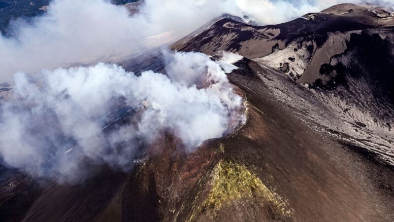 意大利埃特纳火山喷发 西西里岛关闭机场