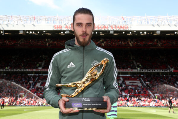 MANCHESTER, ENGLAND - MAY 13: David De Gea of Manchester United pose for a photo with his Premier League Golden Glove Award prior to the Premier League match between Manchester United and Watford at Old Trafford on May 13, 2018 in Manchester, England. 