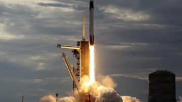 搭载沙特首位女太空人火箭升空 赴国际太空站