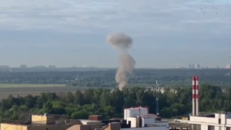 莫斯科罕见遭无人机袭击 建筑受损无人伤亡