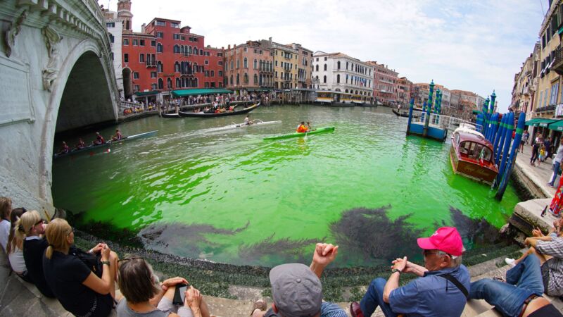 威尼斯運河水變綠引全球關注 原因揭曉