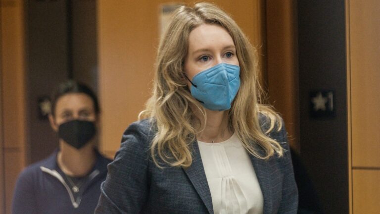 前硅谷女富豪德州監獄報到 刑期逾11年