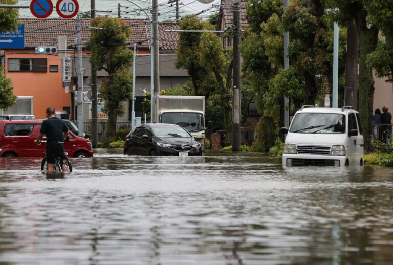 颱風瑪娃加梅雨侵襲 日本遇破紀錄大雨已知2死4失聯