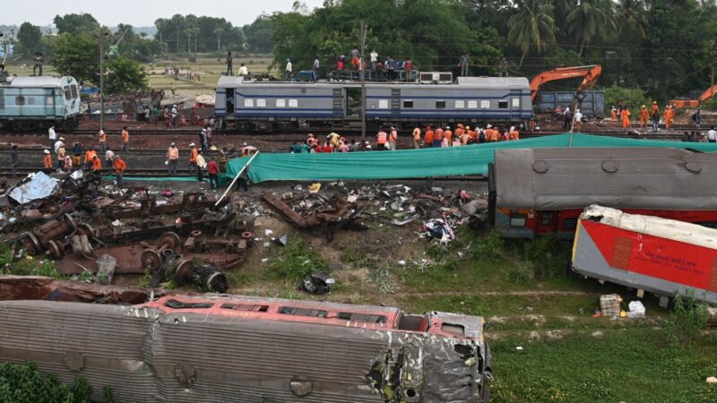 印度火車相撞事故 死亡人數下調至 275人