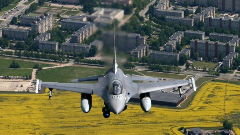 小型客機侵犯華盛頓 F-16戰機攔截 客機墜毀