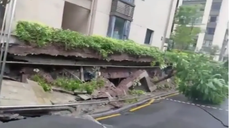 重慶一小區道路突塌陷 樓房地基已裸露（組圖）