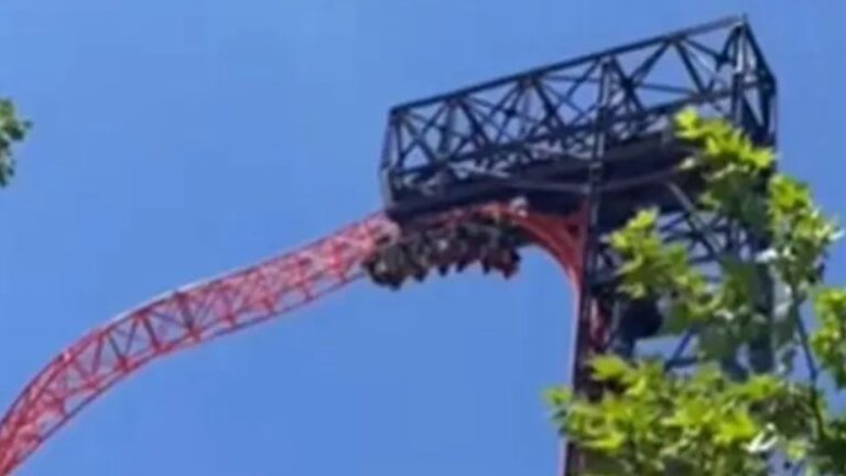 秦皇島過山車突停電 遊客倒掛半空20多分鐘（視頻）