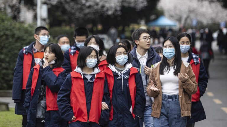 政府沒錢學生承擔 中國大學學費暴漲
