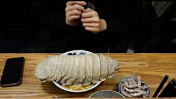 尝鲜需有胆儿 台湾面馆推出“深海大虫”餐