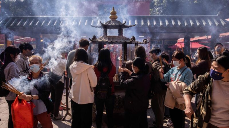 中國新聞快報：高考前夜祈福 南京夫子廟人山人海