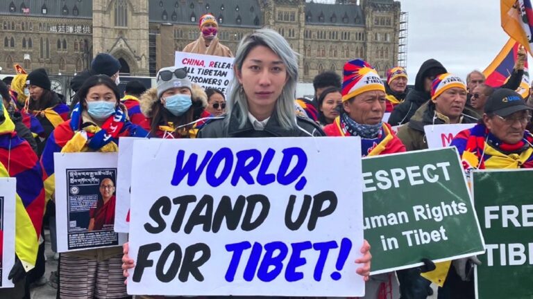 00後留學生扛起反共大旗 創新形式曝光中共