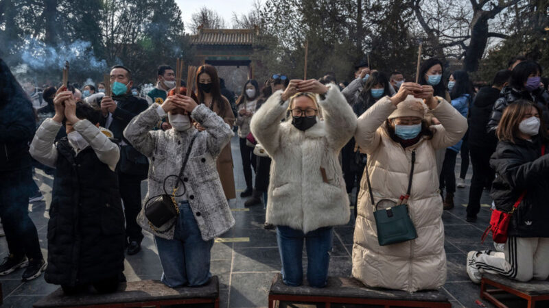 中國年輕人對當局絕望 燒香拜佛求好運