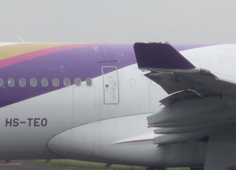 長榮、泰航在日本羽田機場擦撞 機翼破損關閉1條跑道