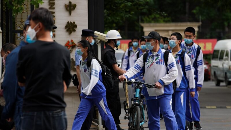 男子駕車闖進北京校園 挾持學生 震驚輿論