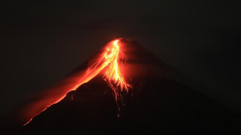 「最完美火山」噴發 當局警戒 民眾隨時撤離