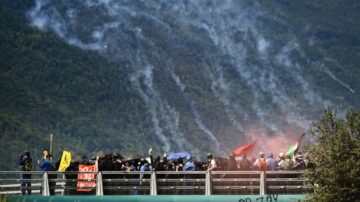 抗议法意高铁隧道工程 群众聚集山谷与警爆冲突