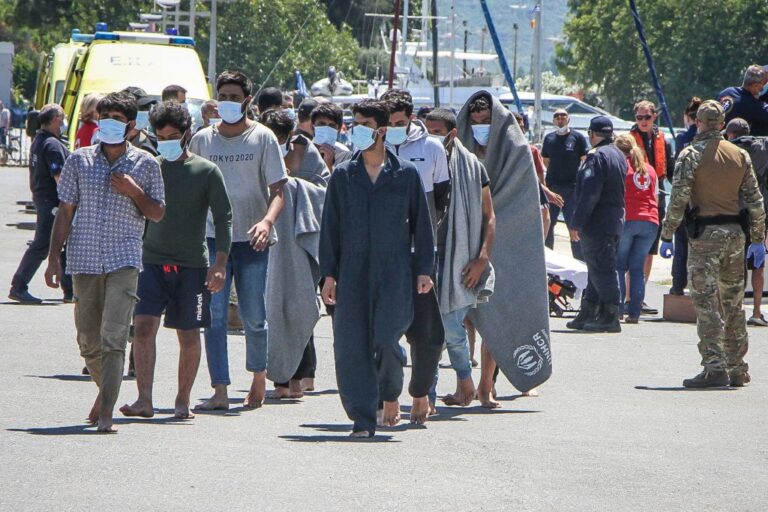 希臘外海移民船翻覆 巴基斯坦逮捕10名人口販運疑犯