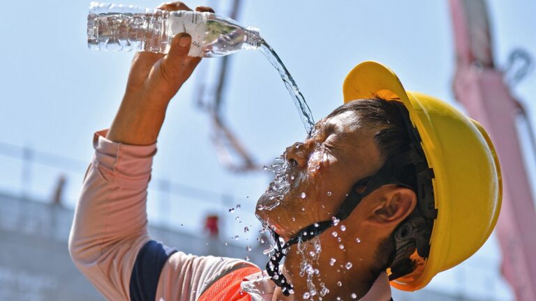 山東高溫43℃ 河北衣服冒煙 北京熱死人（視頻）