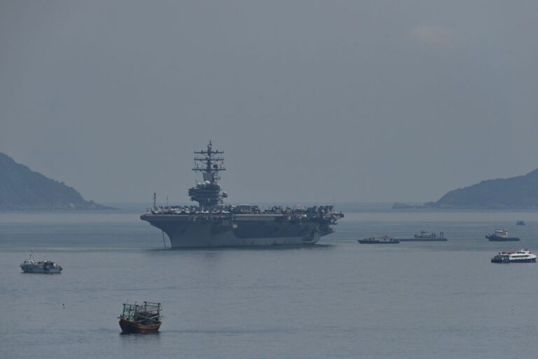 美航艦里根號到訪峴港 越南外交部：正常交流