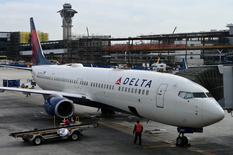 達美飛機高空發現機械故障 緊急迫降時用鼻著陸