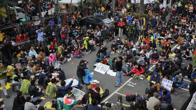 回看2014反服貿 重啟恐衝擊400萬就業人口