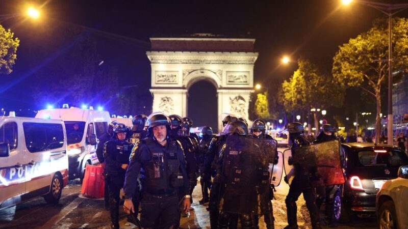 法国抗议失控引民众不满  移民后裔喊话“停止愚蠢”