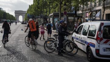 法国骚乱延烧 市长家遇袭 中国游客受伤
