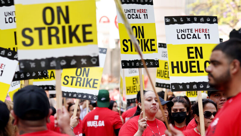薪资低居住开销大 洛杉矶饭店1.5万名员工罢工抗议