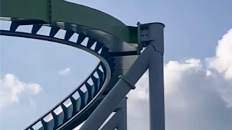 全美最高最長雲霄飛車現大裂縫 緊急關停
