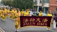 英國環保嘉年華遊行 法輪功傳播美好信息