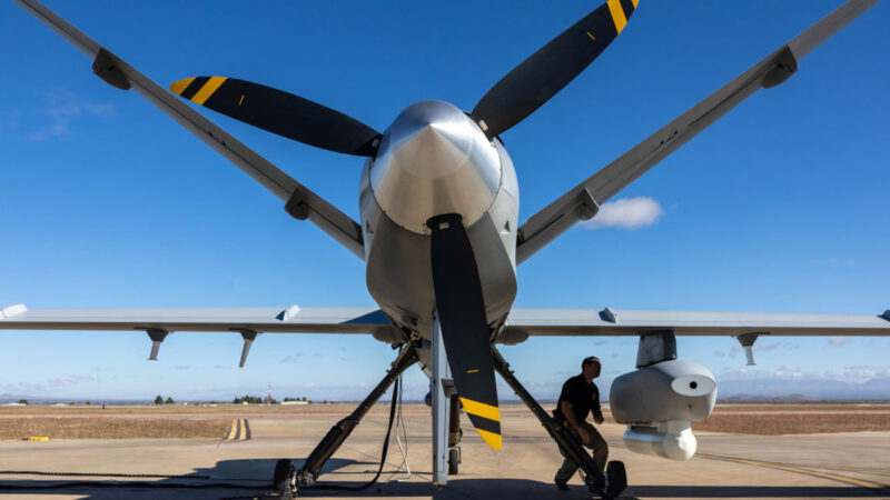 視頻解密 俄戰機用照明彈騷擾美軍無人機