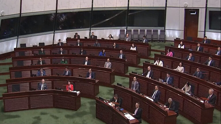 香港修法削弱民主 區議會直選僅剩88席