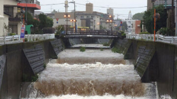 猛烈雨勢 日本九州等地1人失聯 新幹線區間停駛