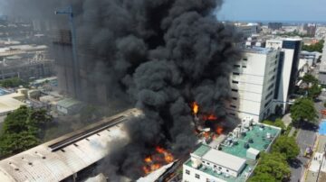 高雄楠梓加工区压克力厂爆炸引大火 幸无人伤亡