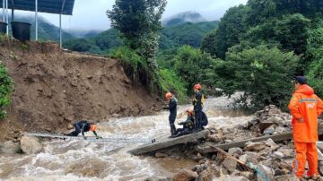 韩国连日暴雨多处山体滑坡 20多人死亡