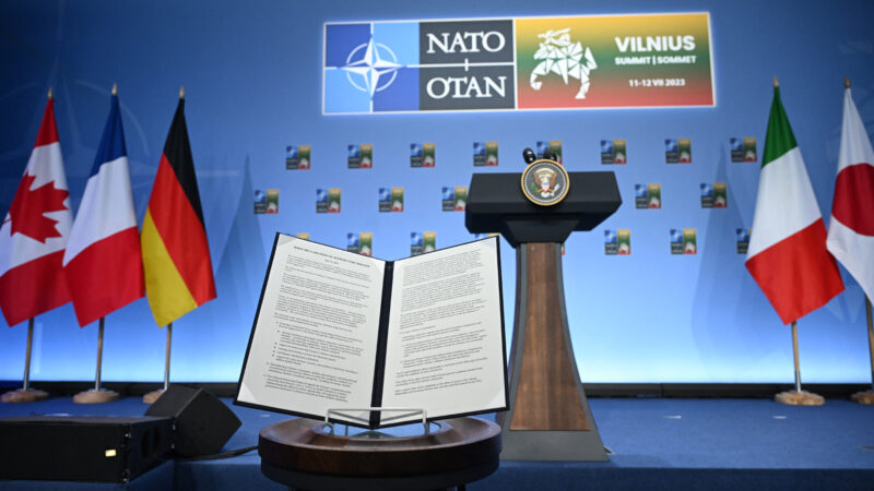 [News Weekly]NATO首脳会議が終了し、中国共産党はウクライナの標的となり援助を受けた | ウクライナ共同声明への支持 | フィンランドとスウェーデンがNATOに加盟 | クラスター爆弾