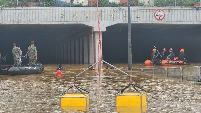 韓國暴雨 隧道三分鐘被淹沒 打撈出9具屍體
