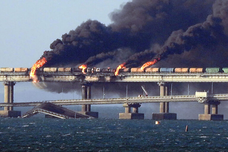 克里米亞大橋傳爆炸交通中斷 俄稱釀2死1童傷