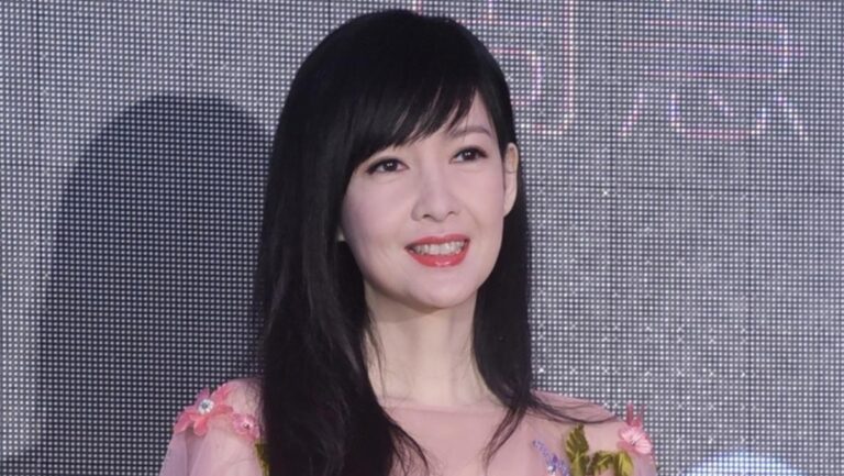 55歲周慧敏恢復一頭濃密黑髮 令人驚艷