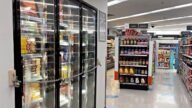 零售店盗窃猖獗 北加业者铁链锁冰柜