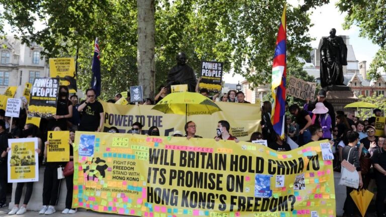 在英襲擊港人 中共小粉紅被控罪