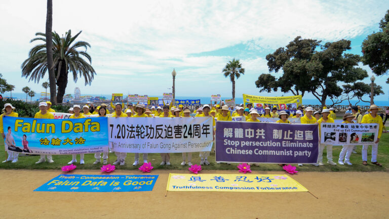 洛杉磯海邊築「真相長城」民眾聲討中共迫害