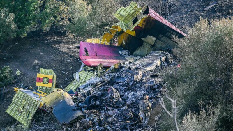 希腊消防飞机灭火坠毁 机上两飞行员罹难
