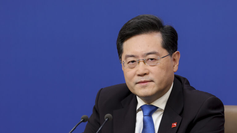 【禁聞】外媒追問秦剛免職原因 中共外交部避談